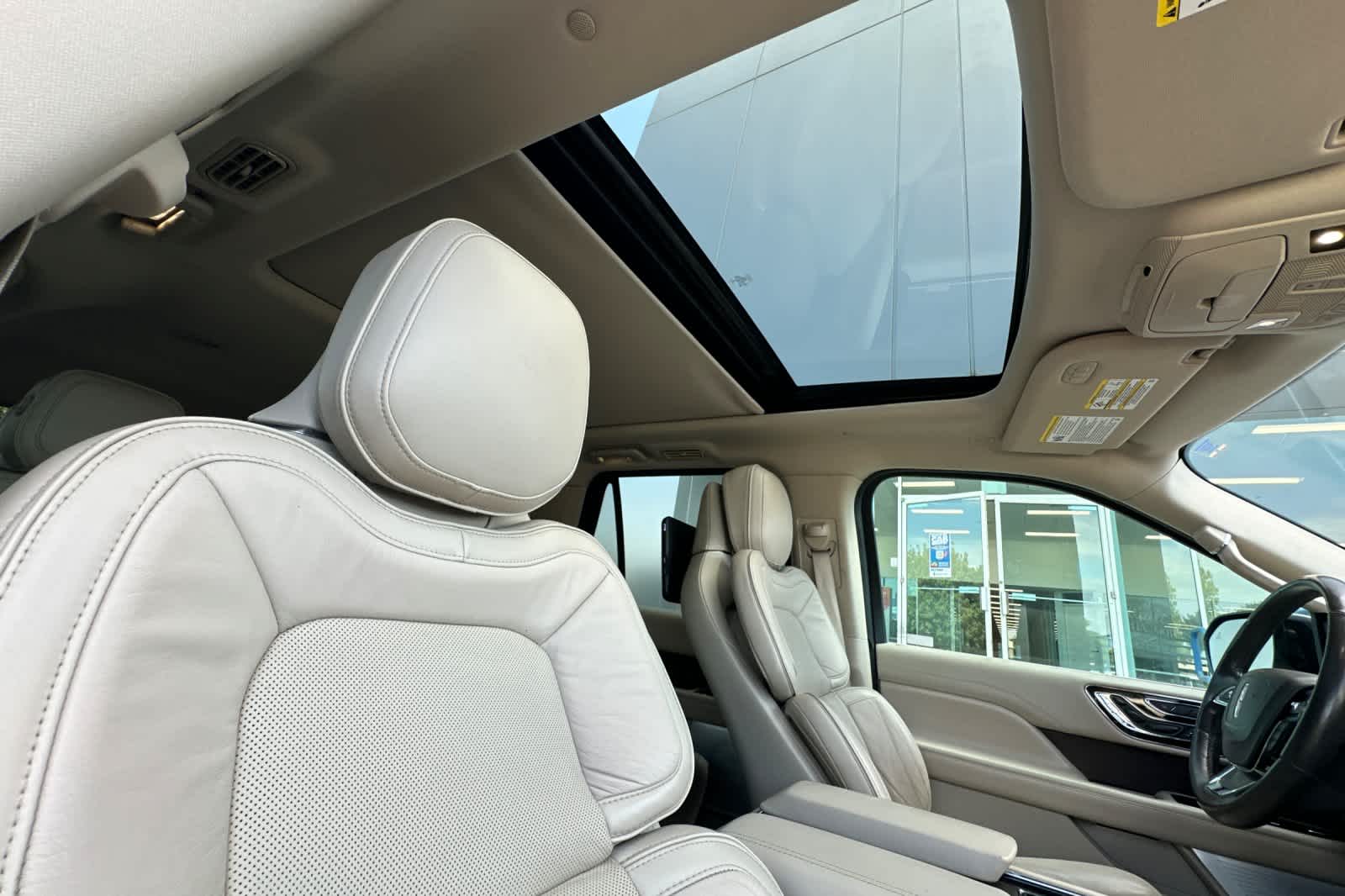 Thumbnail: 2019 Lincoln Navigator L - 18