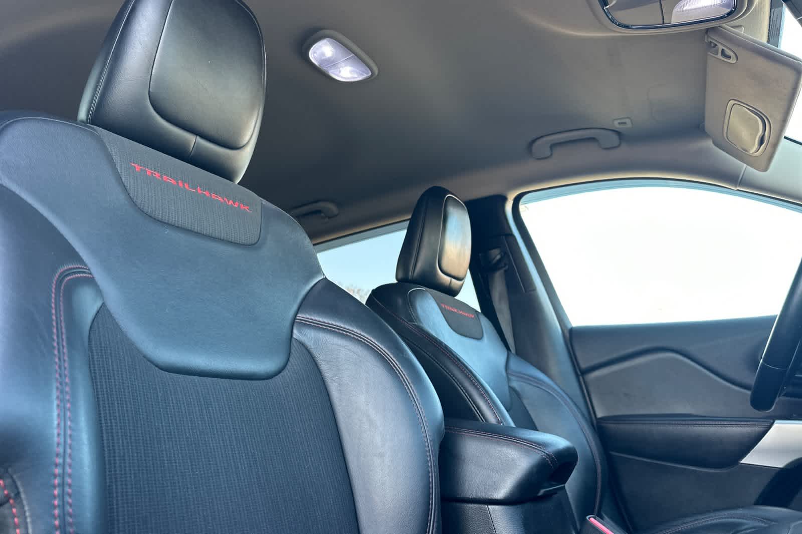 Thumbnail: 2018 Jeep Cherokee - 17