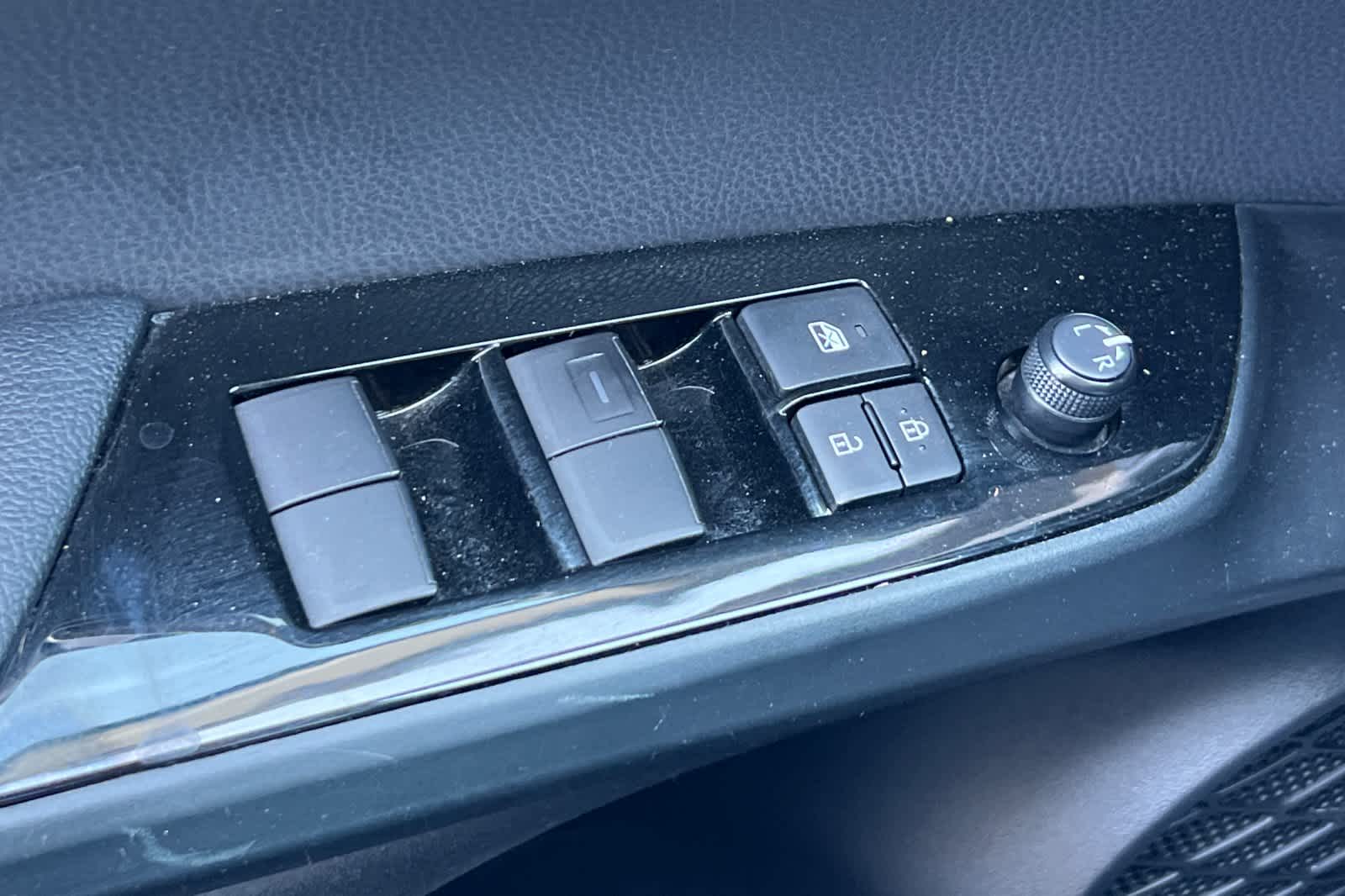 Thumbnail: 2021 Toyota Prius Prime - 14