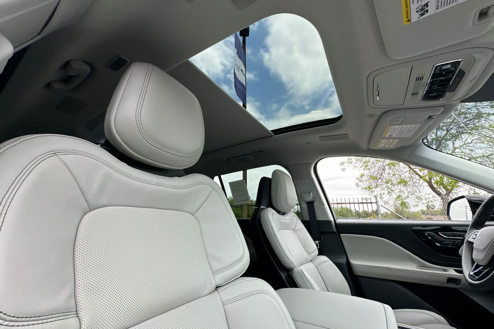 Thumbnail: 2025 Lincoln Aviator - 17