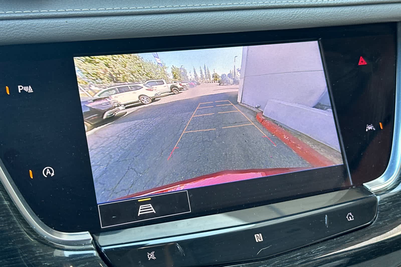 Thumbnail: 2021 Cadillac XT6 - 21