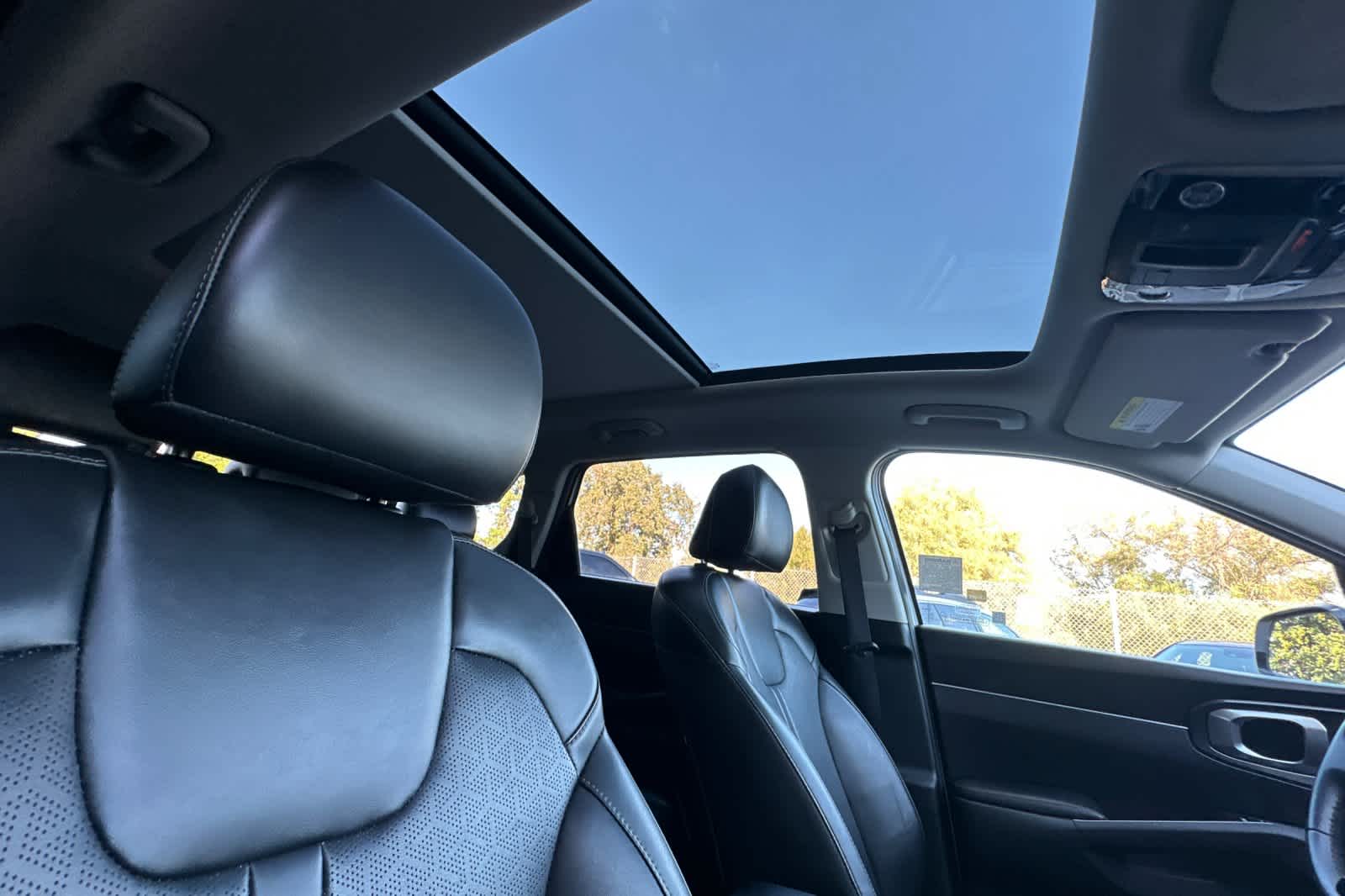 Thumbnail: 2023 Kia Sorento - 17