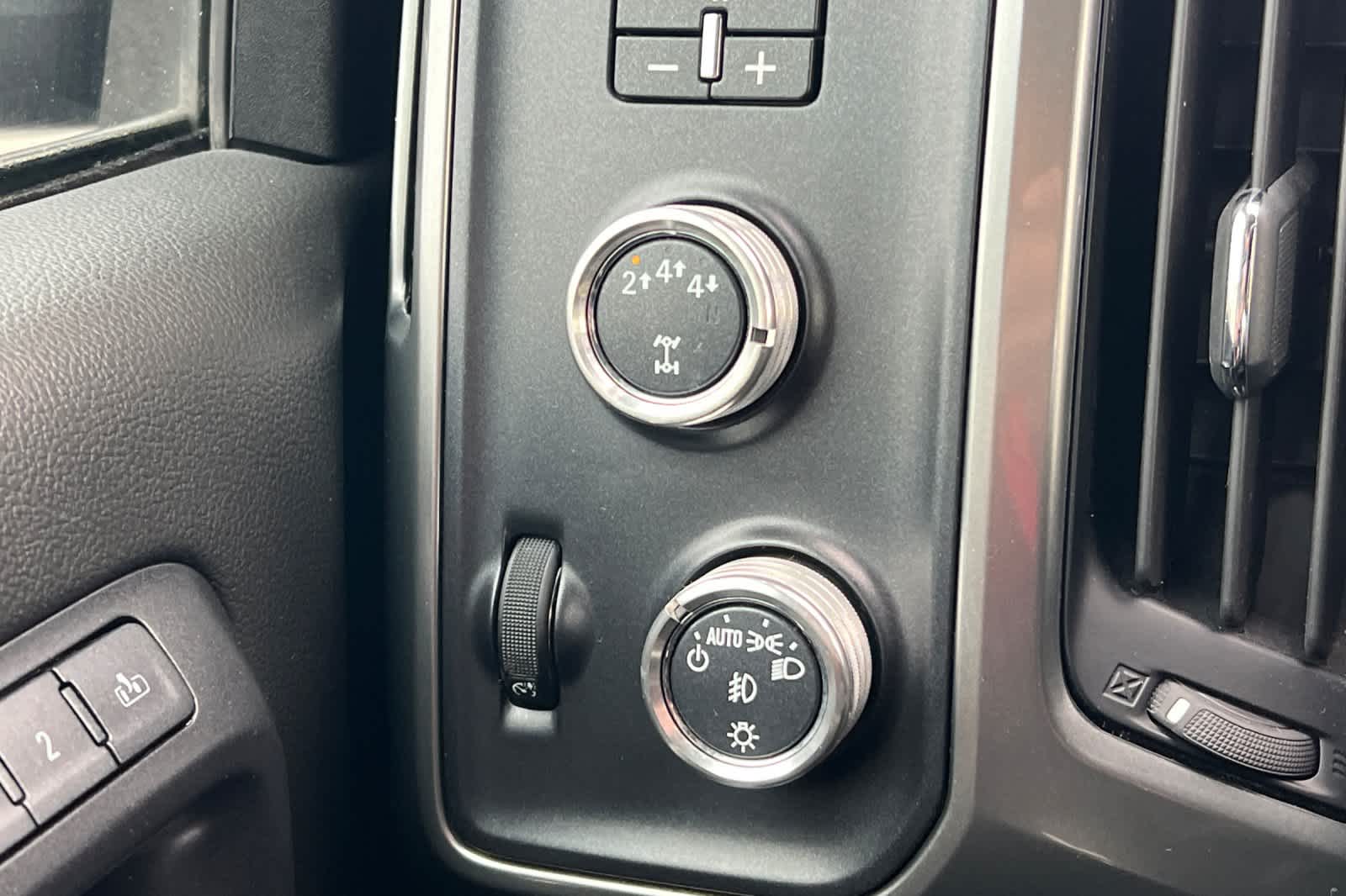 Thumbnail: 2019 Chevrolet Silverado 3500 - 28