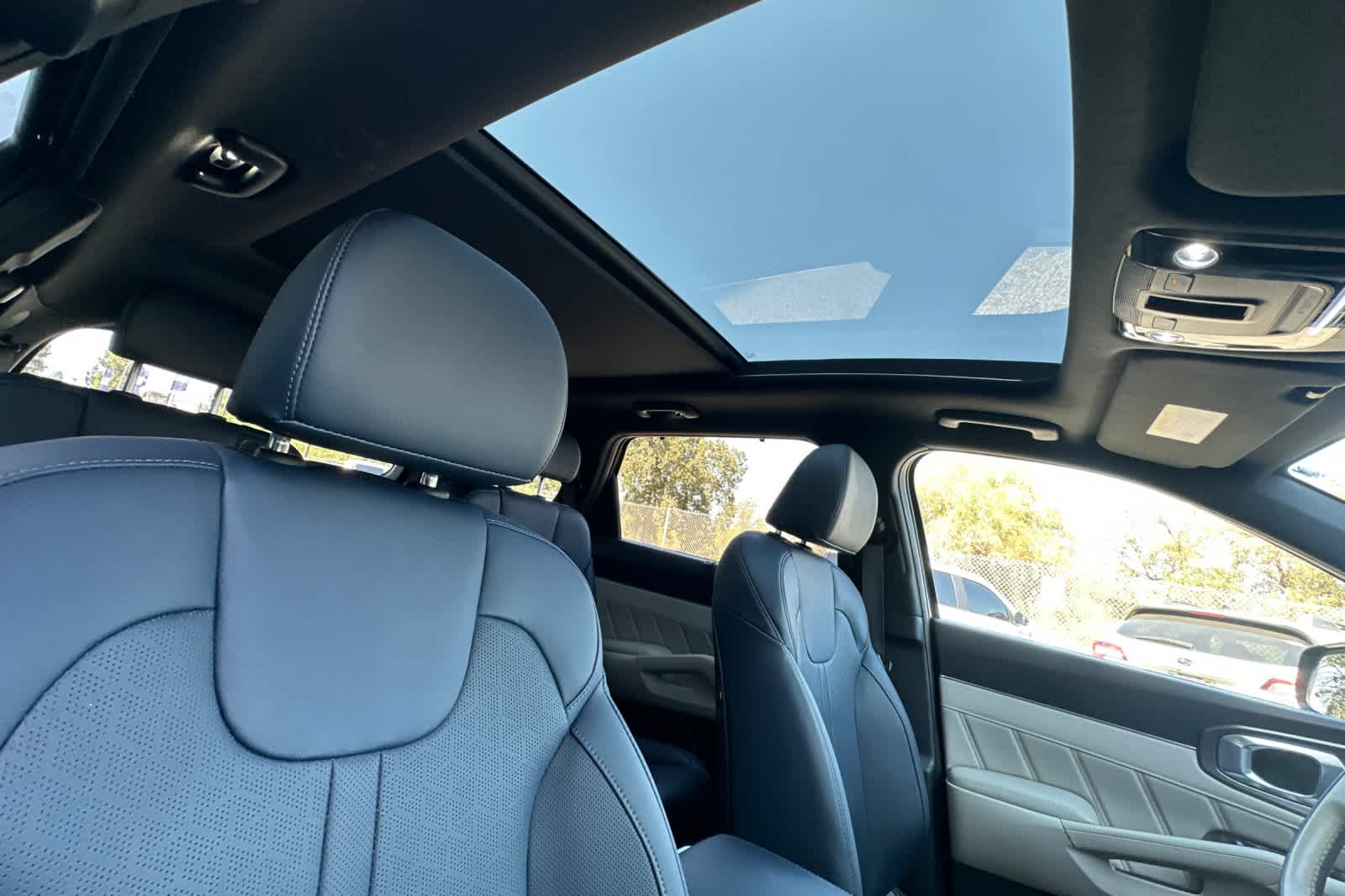 Thumbnail: 2023 Kia Sorento - 16