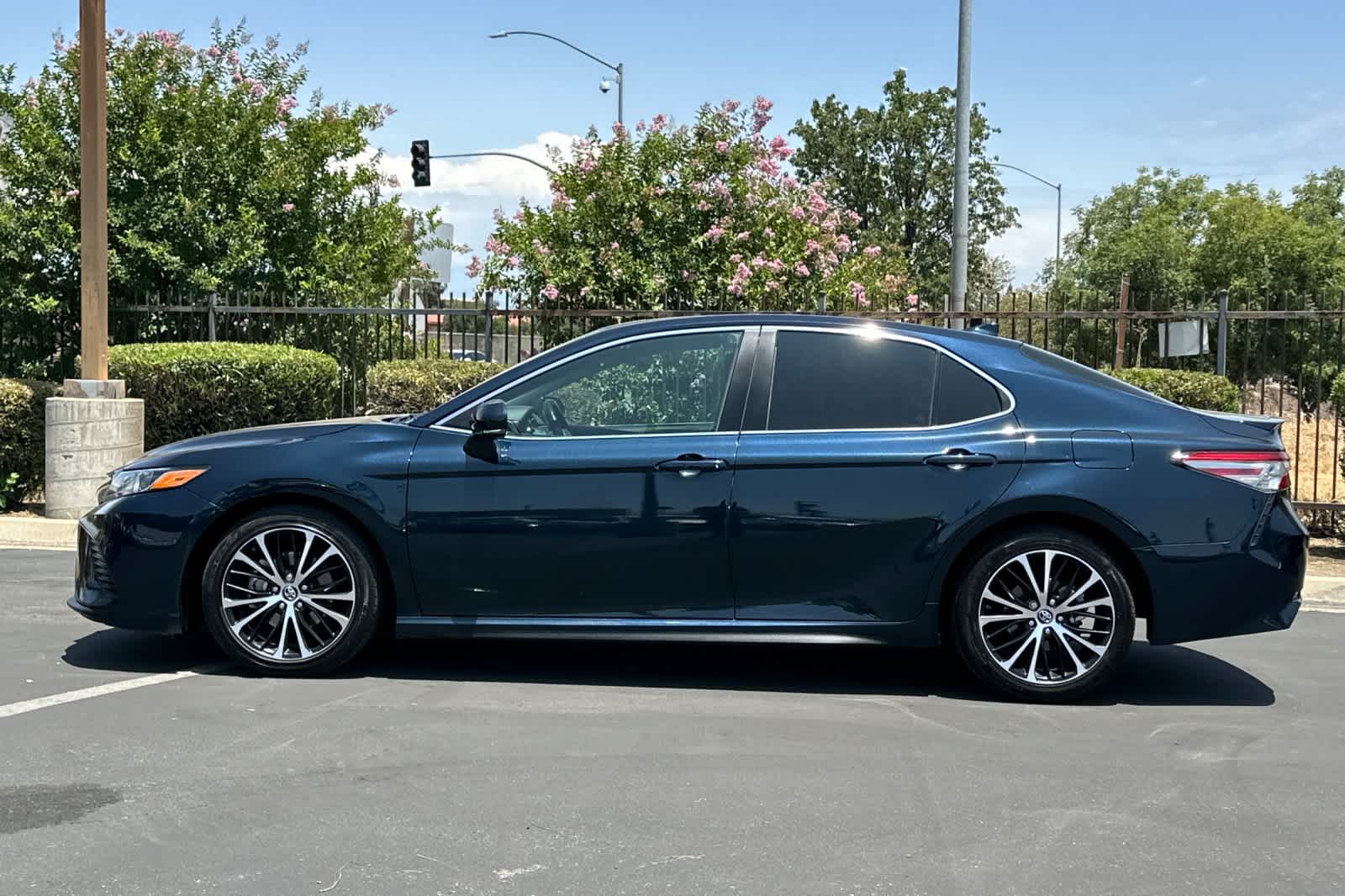 Thumbnail: 2019 Toyota Camry - 6