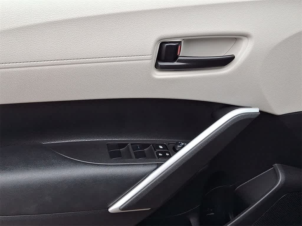 Thumbnail: 2022 Toyota Corolla Cross - 10