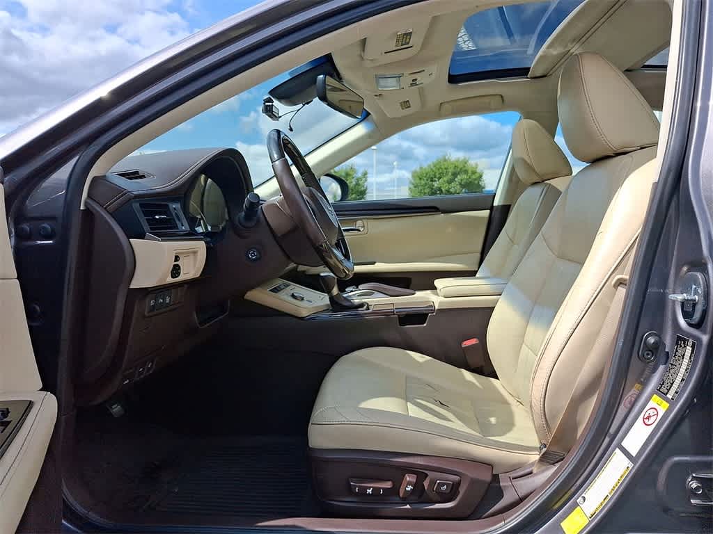 Thumbnail: 2016 Lexus ES - 11