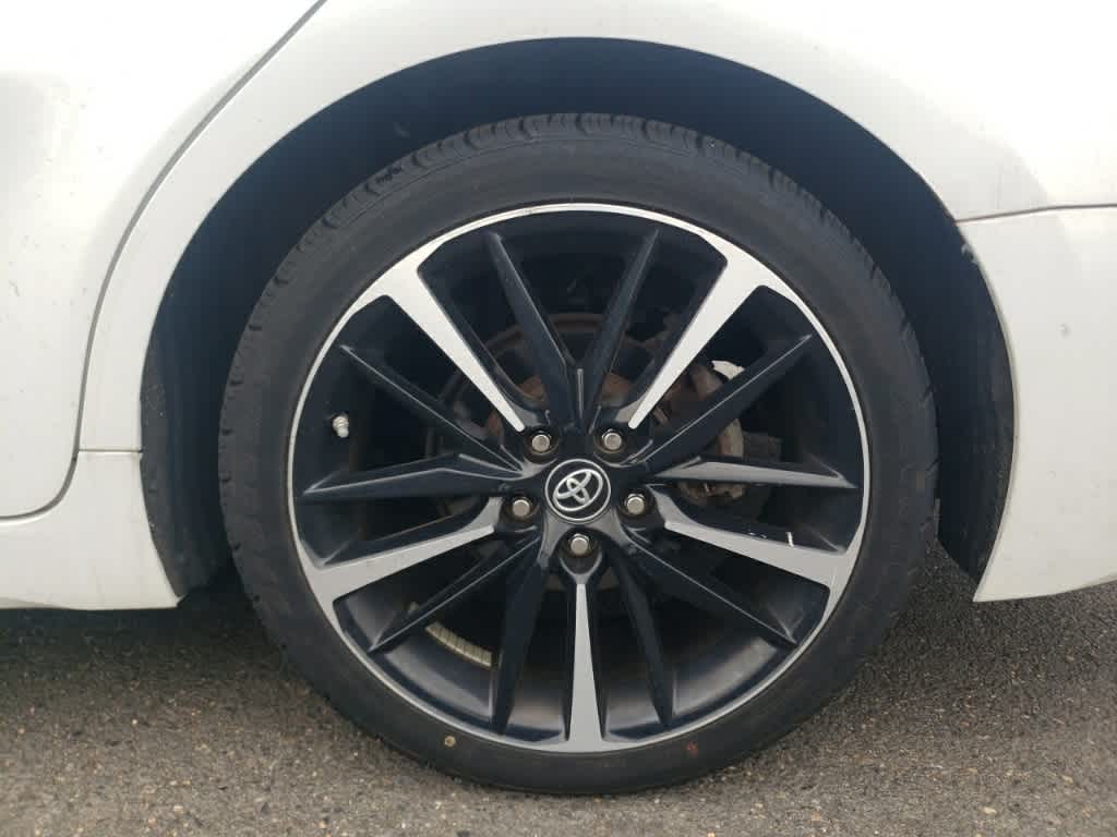 Thumbnail: 2019 Toyota Camry - 9