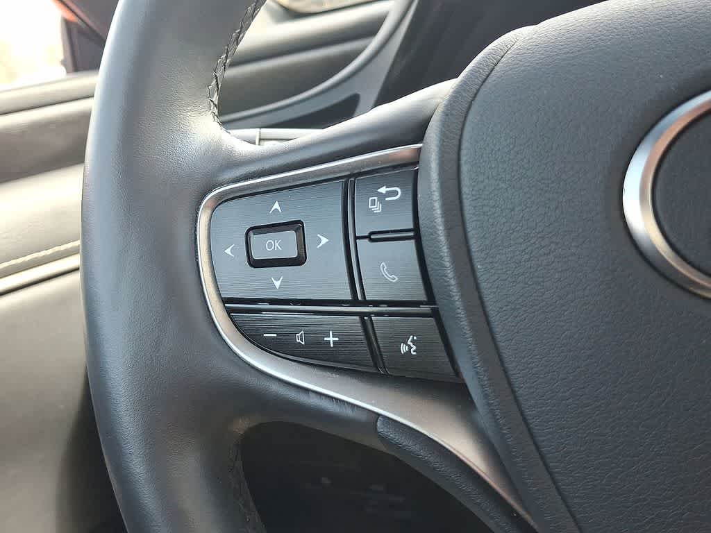 Thumbnail: 2023 Lexus ES - 17