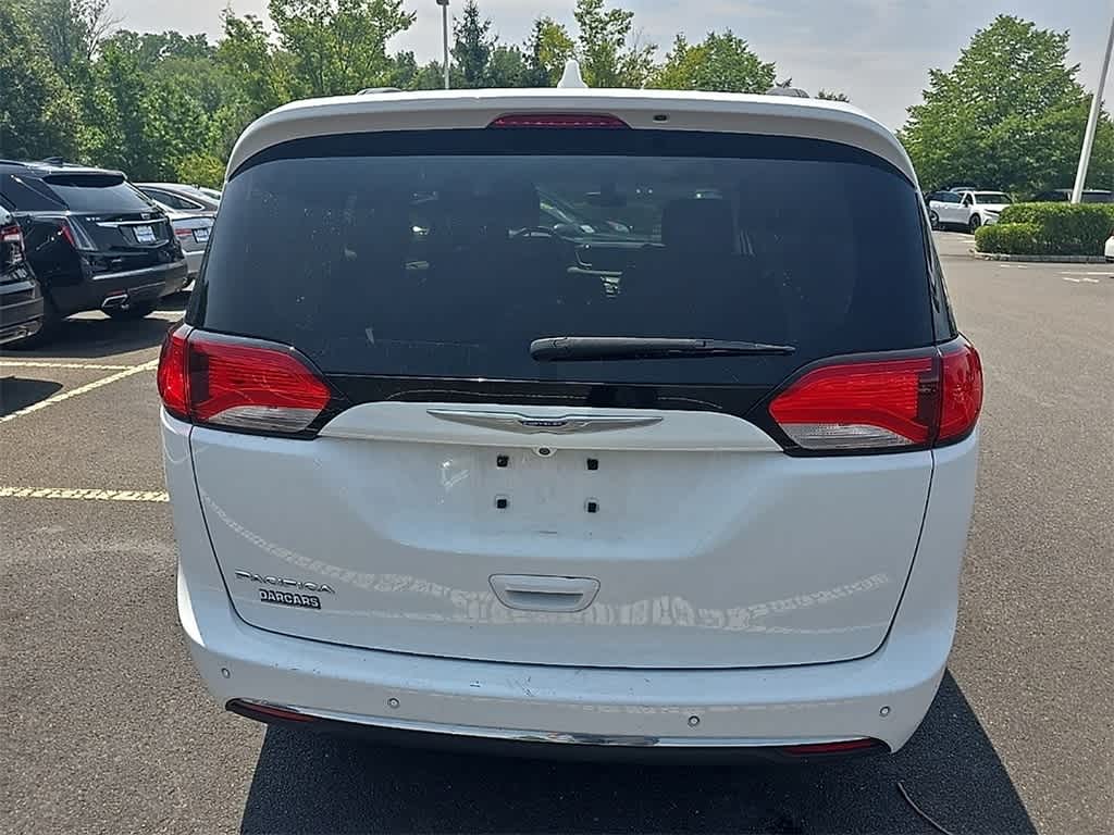 Thumbnail: 2017 Chrysler Pacifica - 5