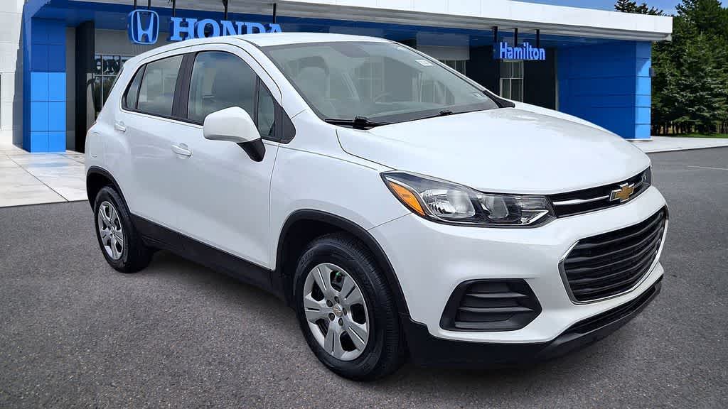 Thumbnail: 2017 Chevrolet Trax - 2