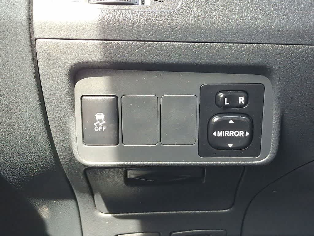 Thumbnail: 2013 Toyota Corolla - 15