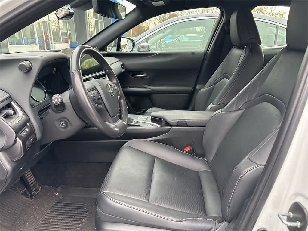 Thumbnail: 2023 Lexus UX - 6