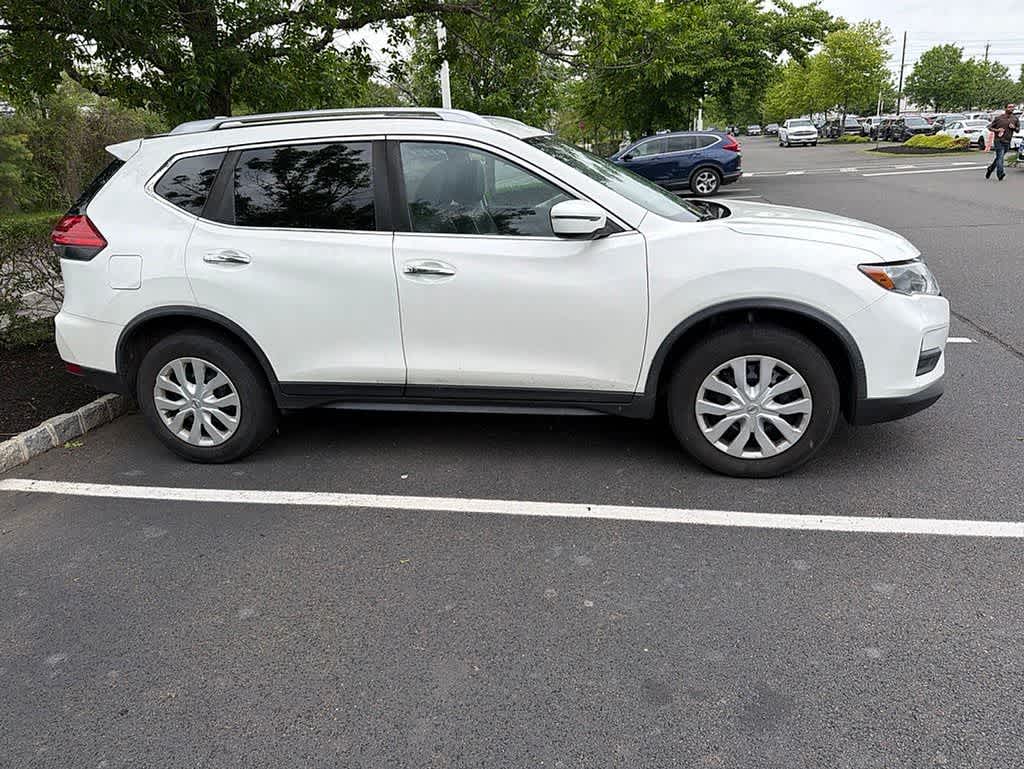 Thumbnail: 2017 Nissan Rogue - 4