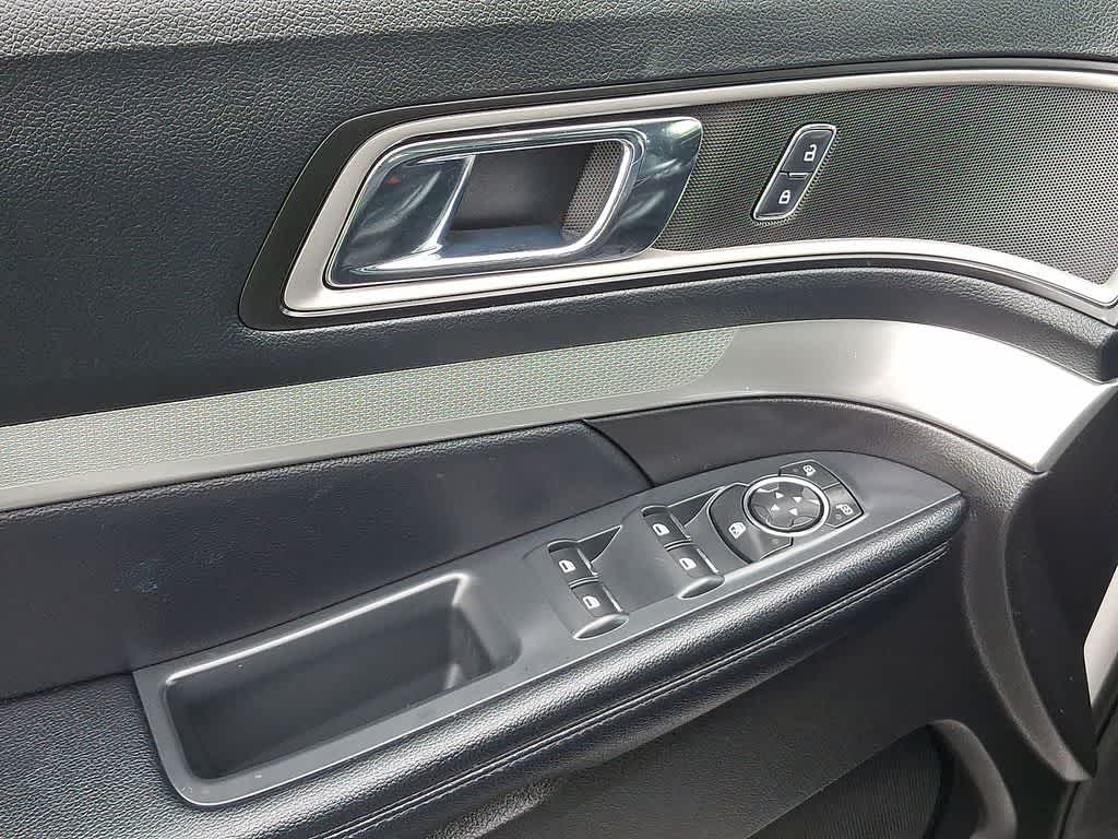 Thumbnail: 2017 Ford Explorer - 10