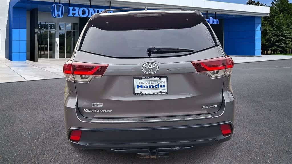 Thumbnail: 2019 Toyota Highlander - 7