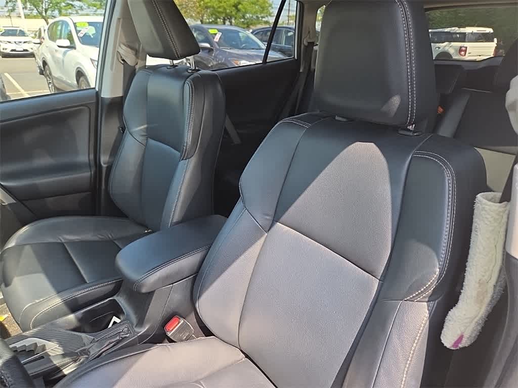 Thumbnail: 2015 Toyota RAV4 - 13