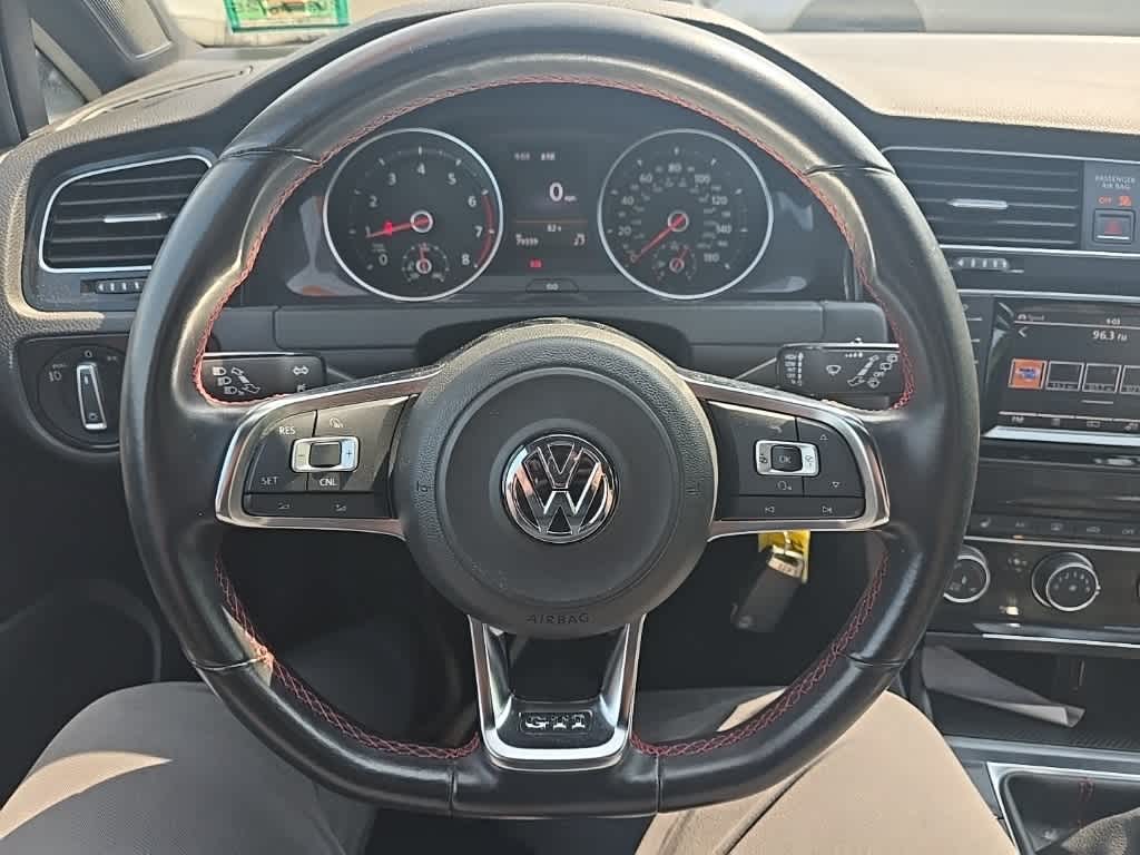 Thumbnail: 2015 Volkswagen Golf - 10