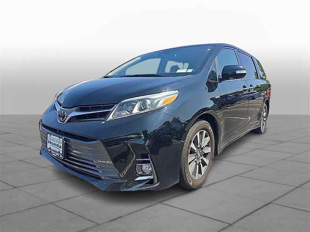 Thumbnail: 2018 Toyota Sienna - 1