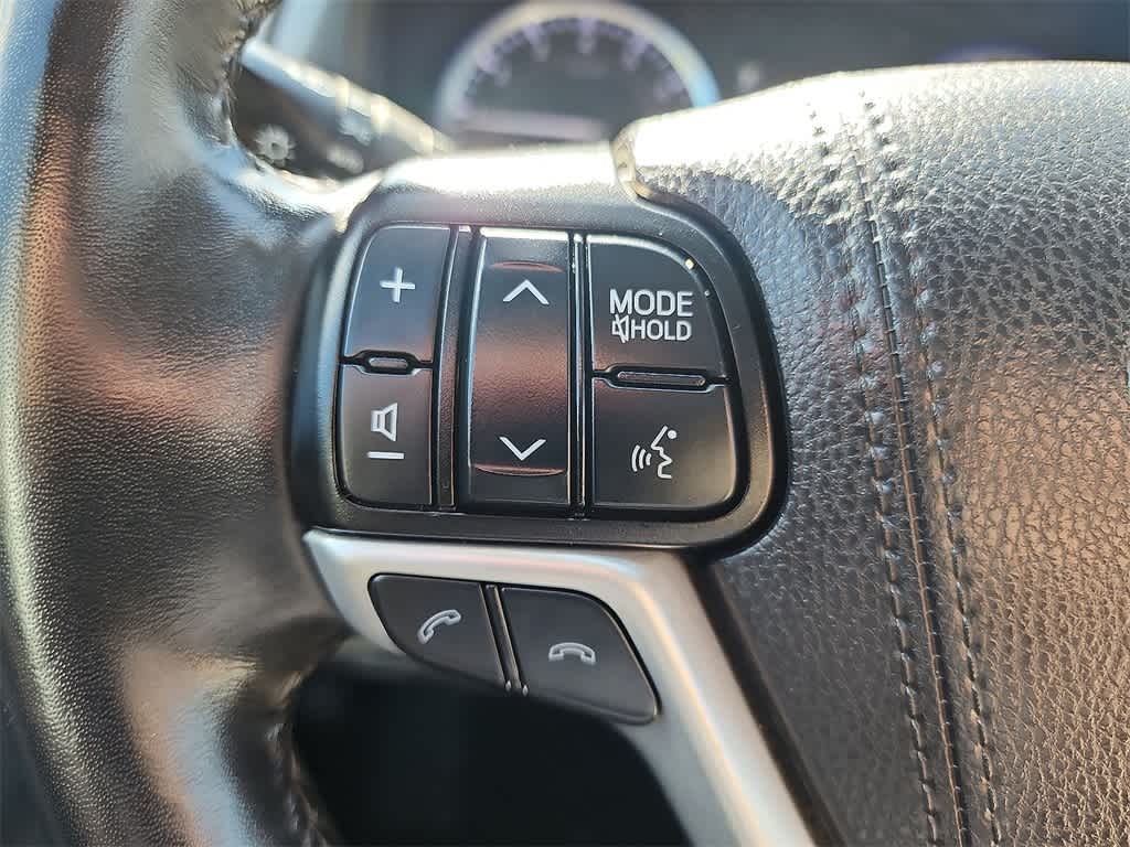 Thumbnail: 2019 Toyota Highlander - 21