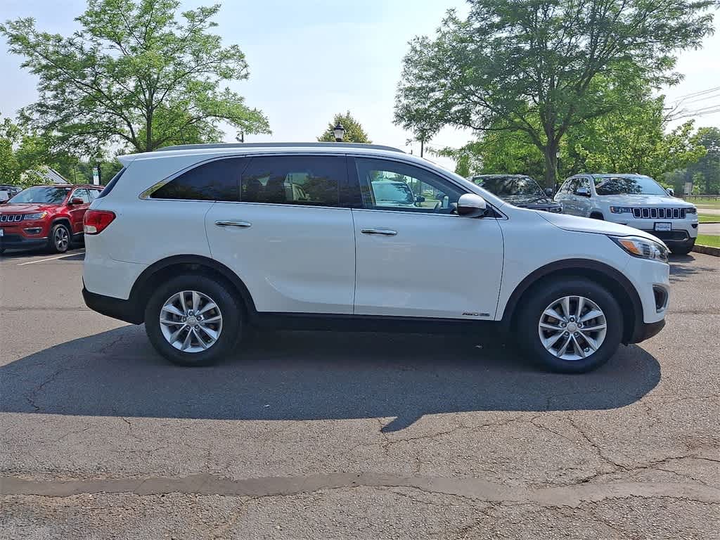 2017 Kia Sorento LX 25