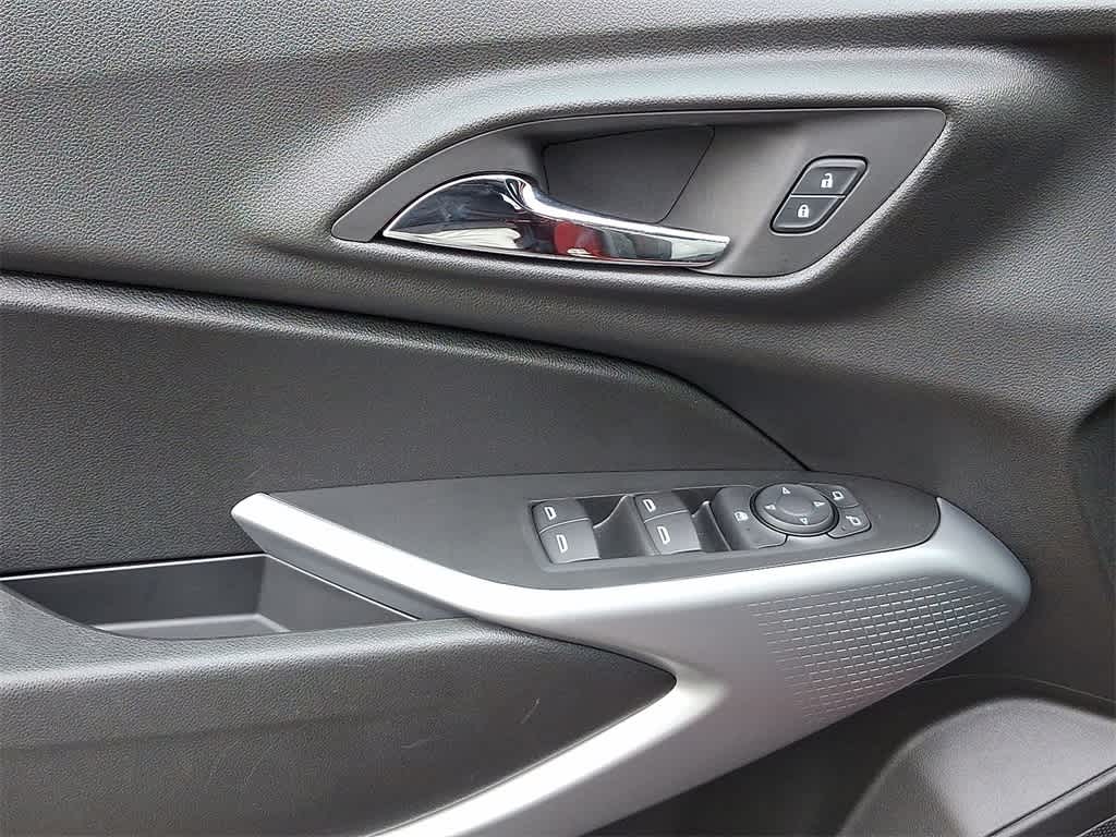 Thumbnail: 2024 Chevrolet Trax - 10