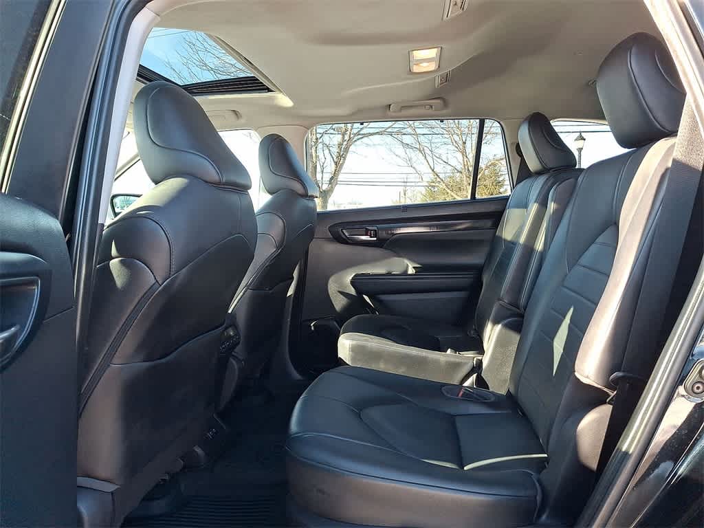 Thumbnail: 2021 Toyota Highlander - 20