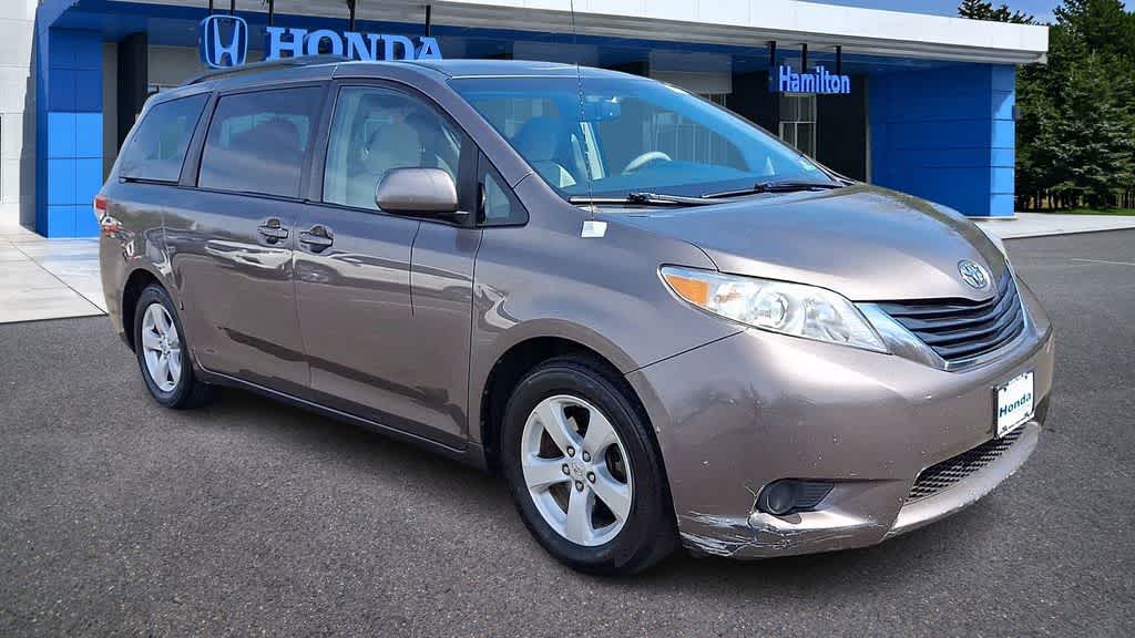 Thumbnail: 2011 Toyota Sienna - 2