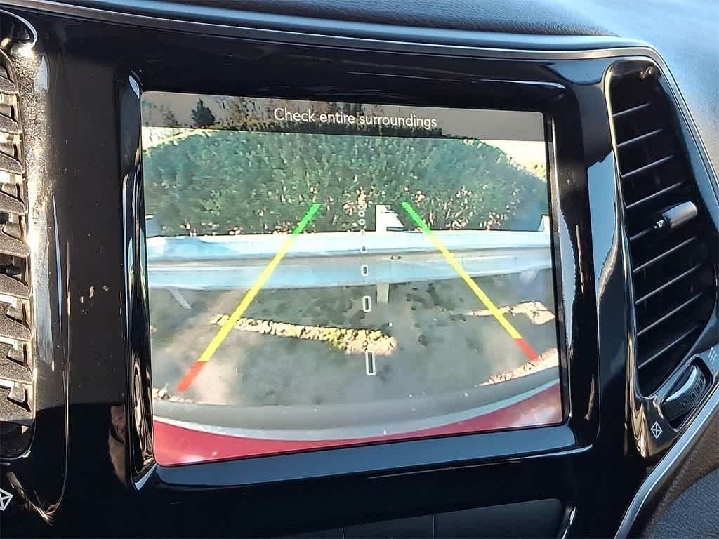 Thumbnail: 2019 Jeep Cherokee - 15