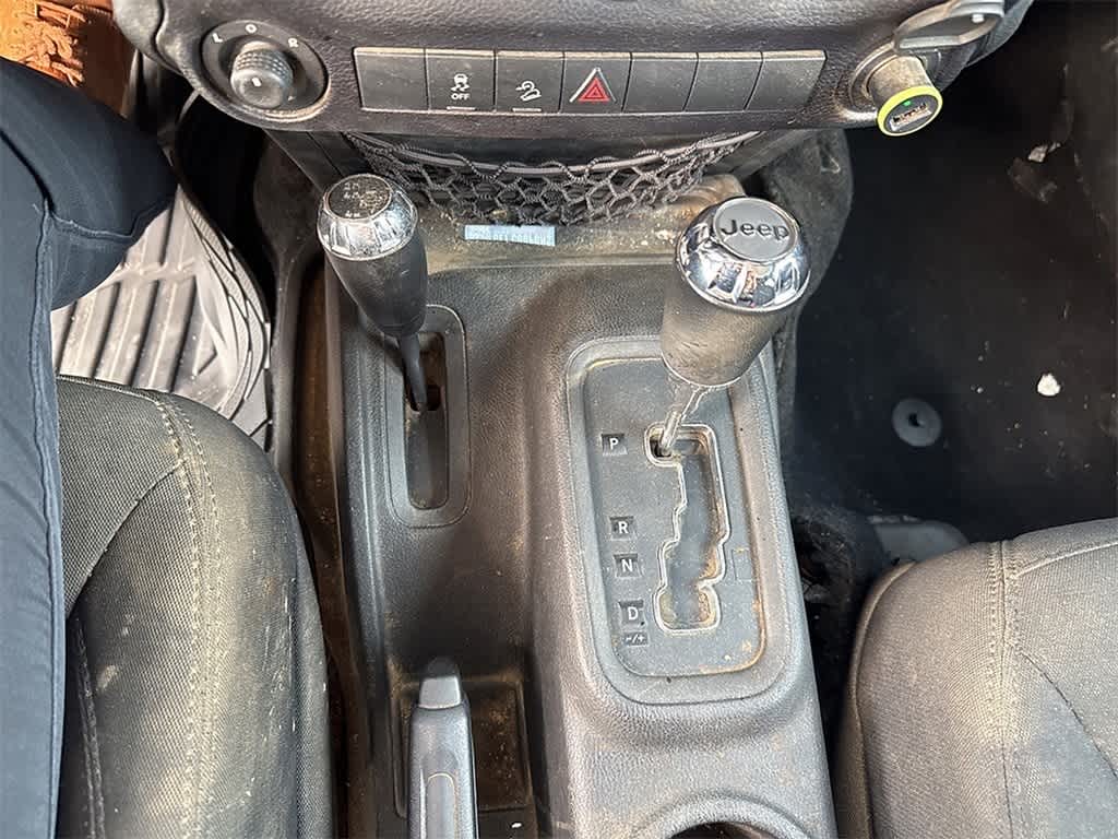 Thumbnail: 2015 Jeep Wrangler - 14