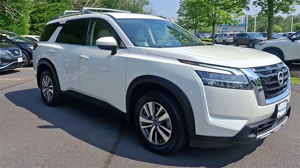 2023 Nissan Pathfinder SL 2