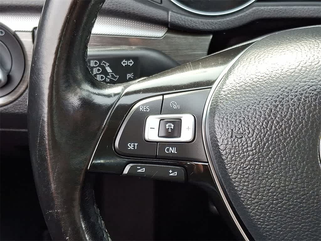 Thumbnail: 2018 Volkswagen Passat - 16