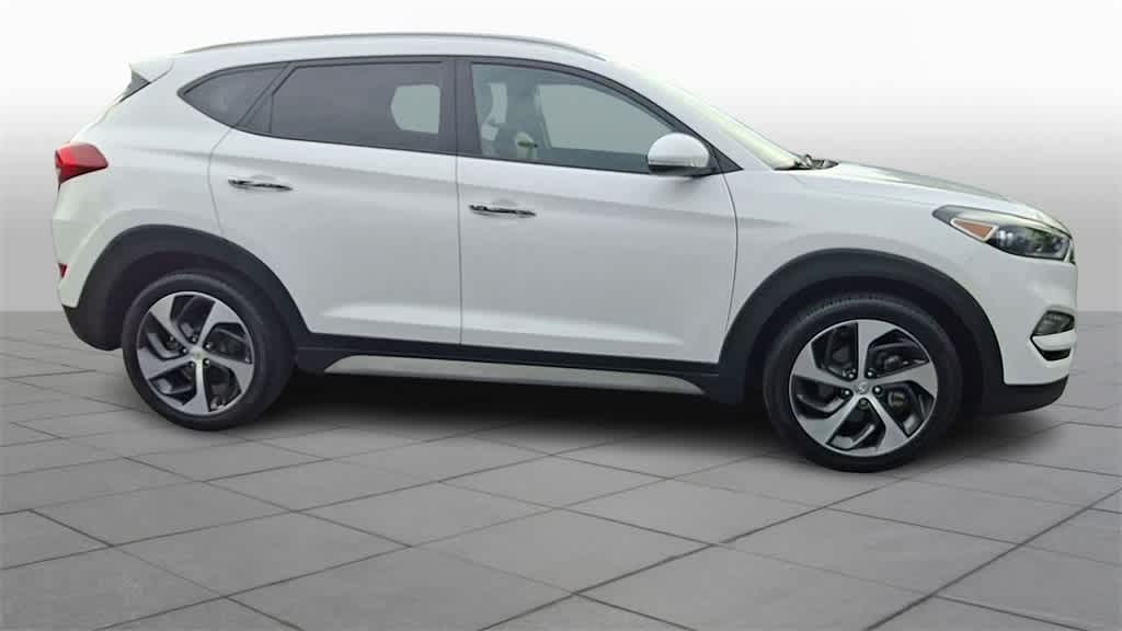 Thumbnail: 2017 Hyundai Tucson - 9