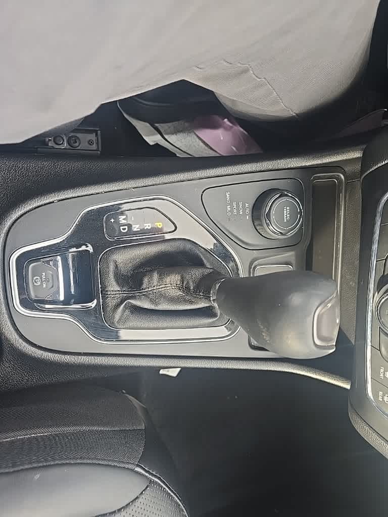 Thumbnail: 2019 Jeep Cherokee - 18