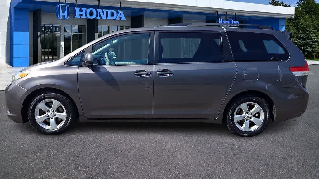Thumbnail: 2011 Toyota Sienna - 5