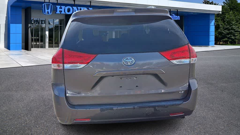 Thumbnail: 2011 Toyota Sienna - 7