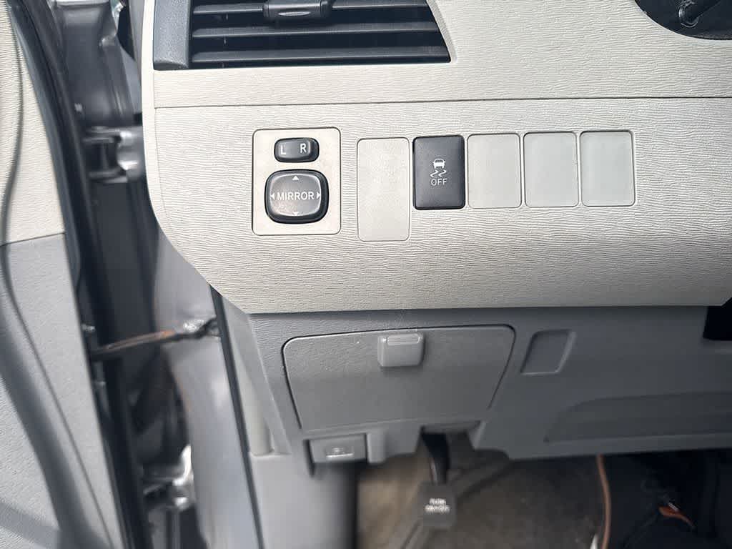 Thumbnail: 2013 Toyota Sienna - 18