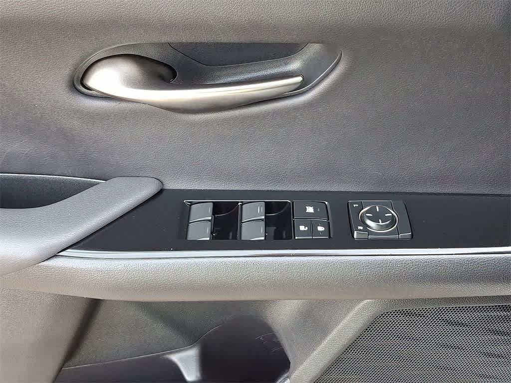 Thumbnail: 2023 Lexus UX - 10