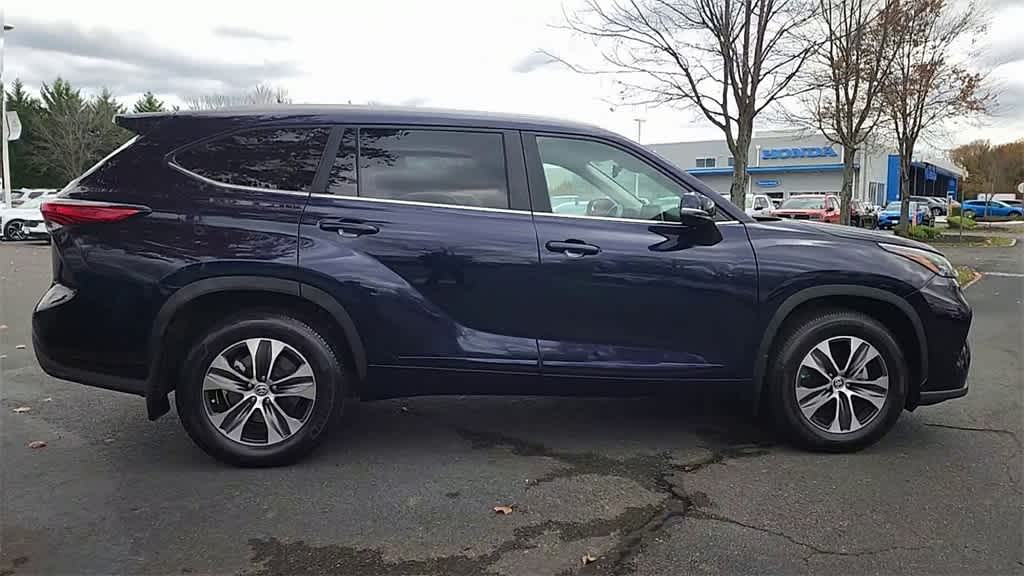 Thumbnail: 2023 Toyota Highlander - 9