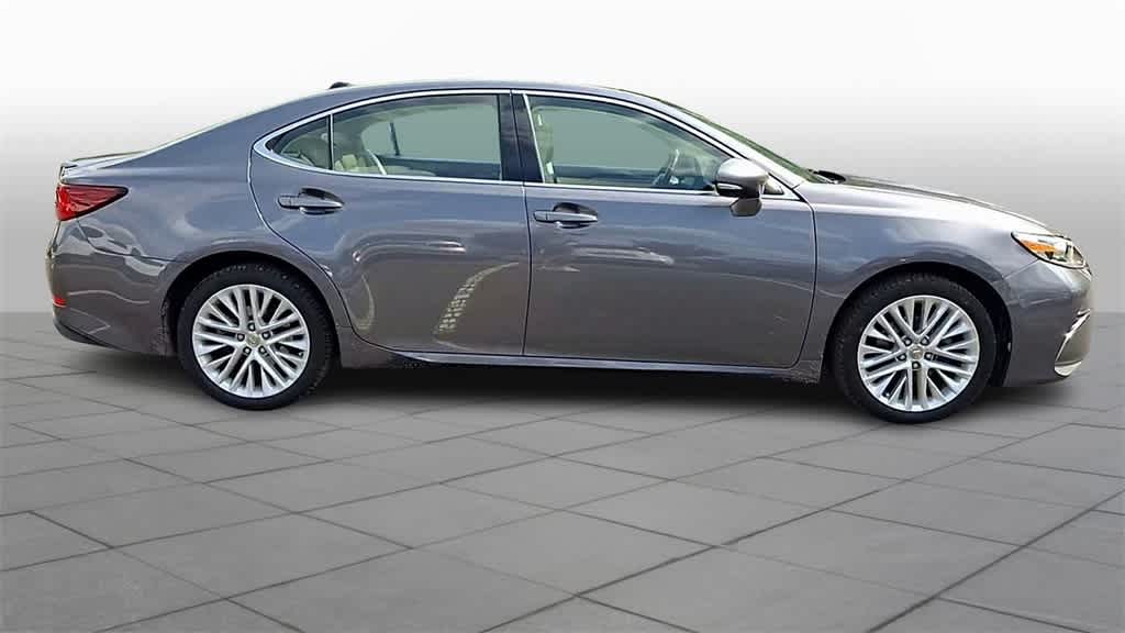 Thumbnail: 2016 Lexus ES - 9