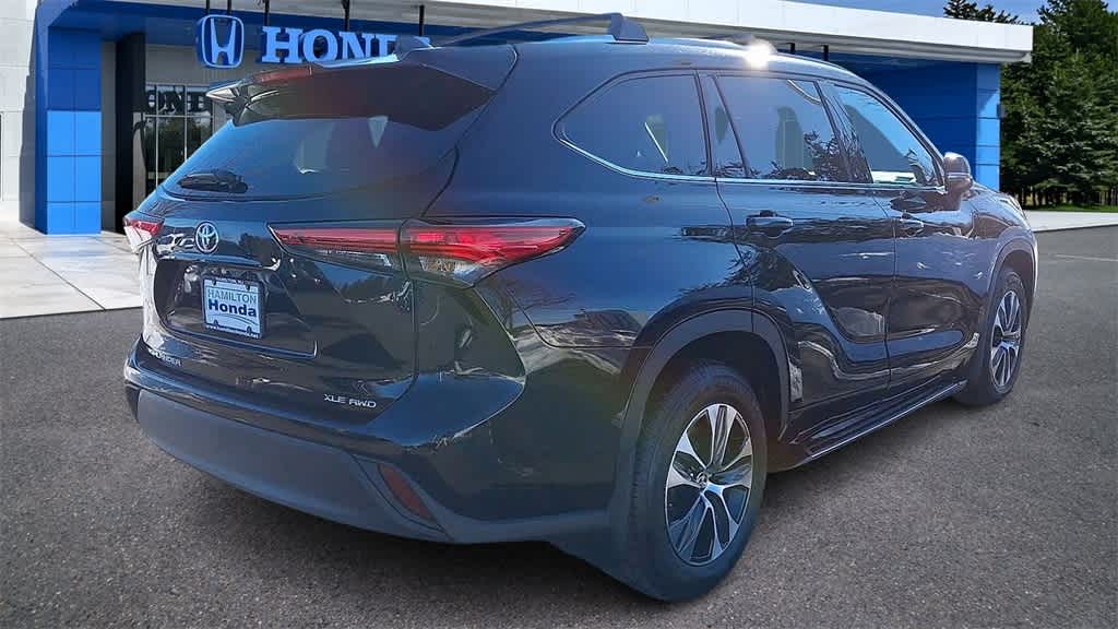Thumbnail: 2021 Toyota Highlander - 8