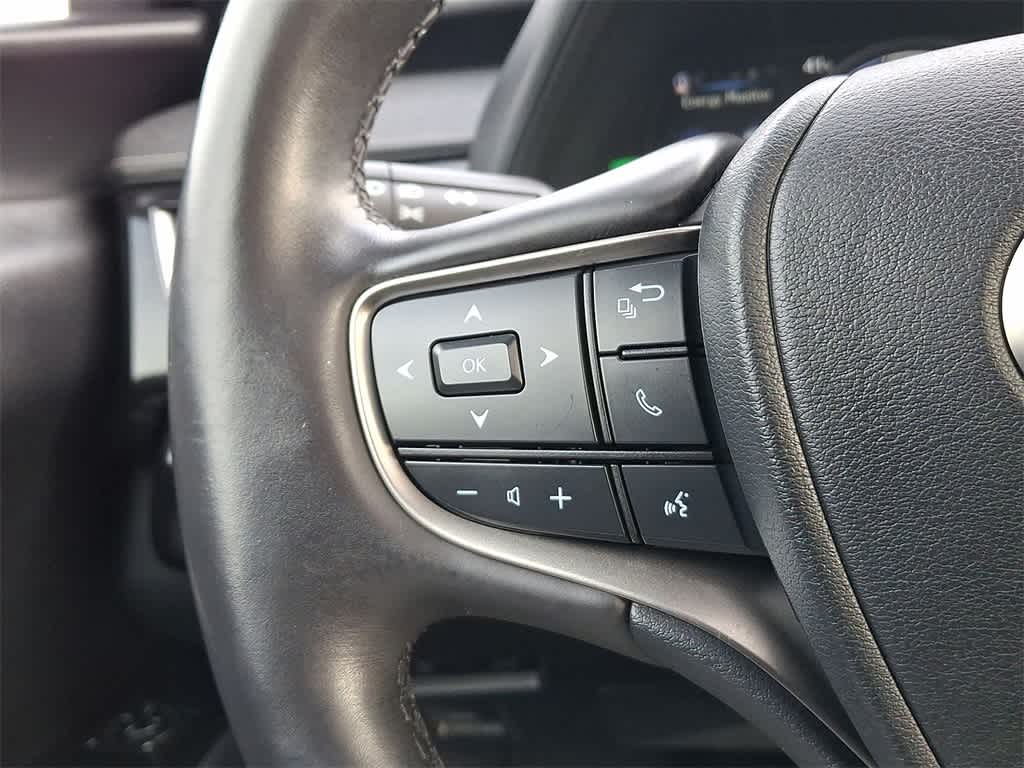 Thumbnail: 2023 Lexus UX - 17