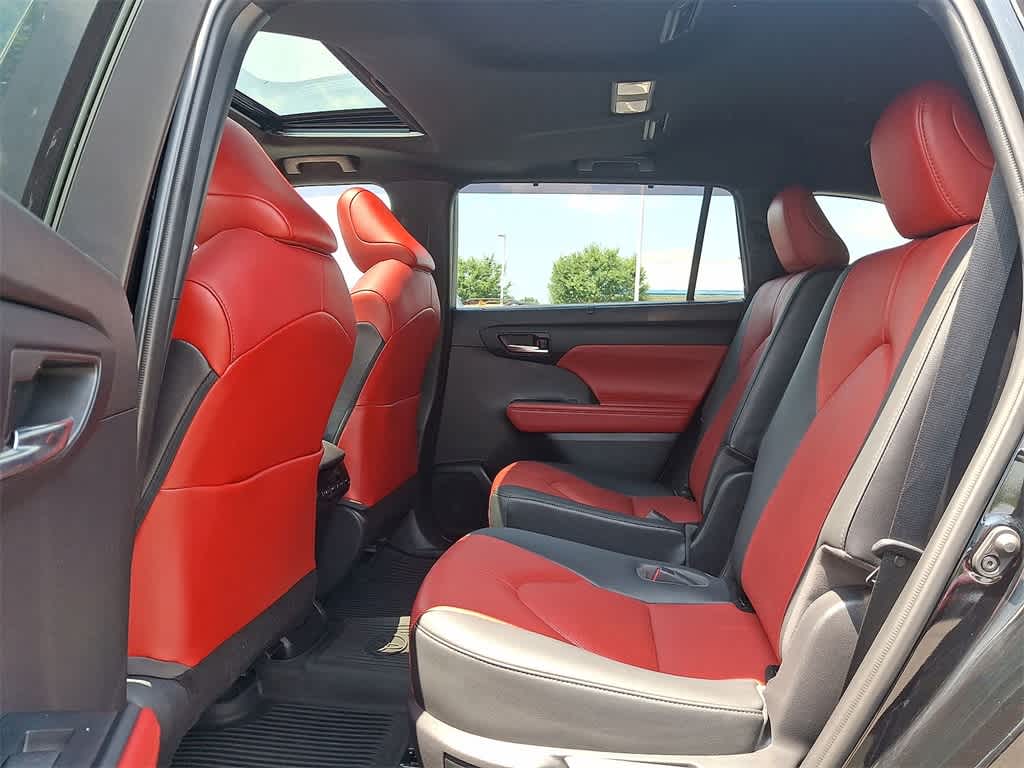 Thumbnail: 2021 Toyota Highlander - 20