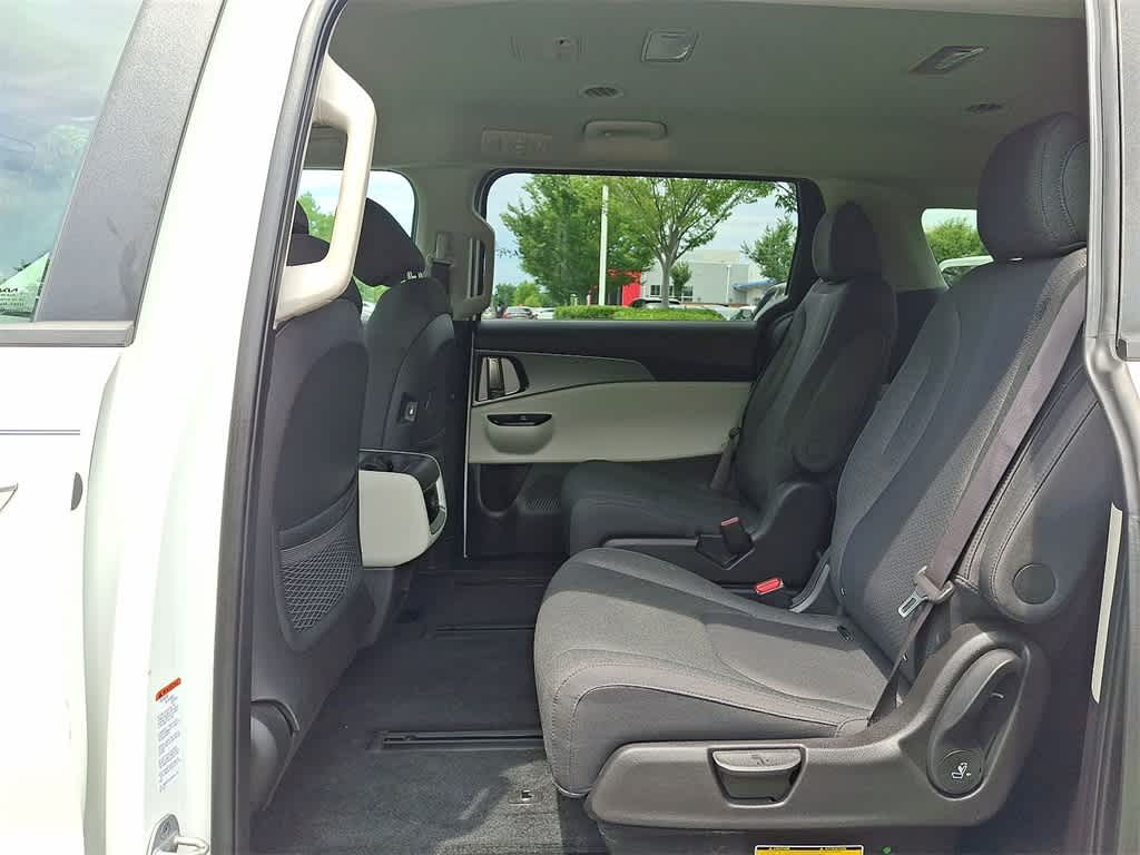 Thumbnail: 2023 Kia Carnival - 20