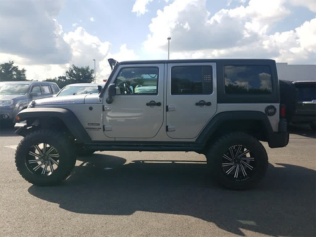 Thumbnail: 2016 Jeep Wrangler - 8