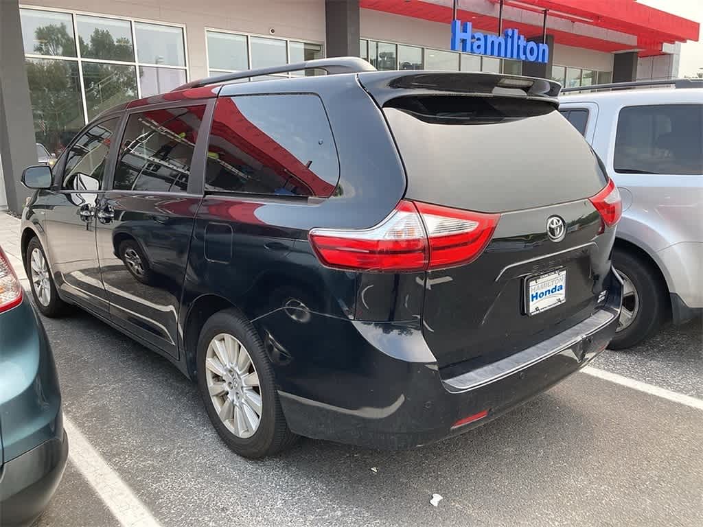 Thumbnail: 2017 Toyota Sienna - 6