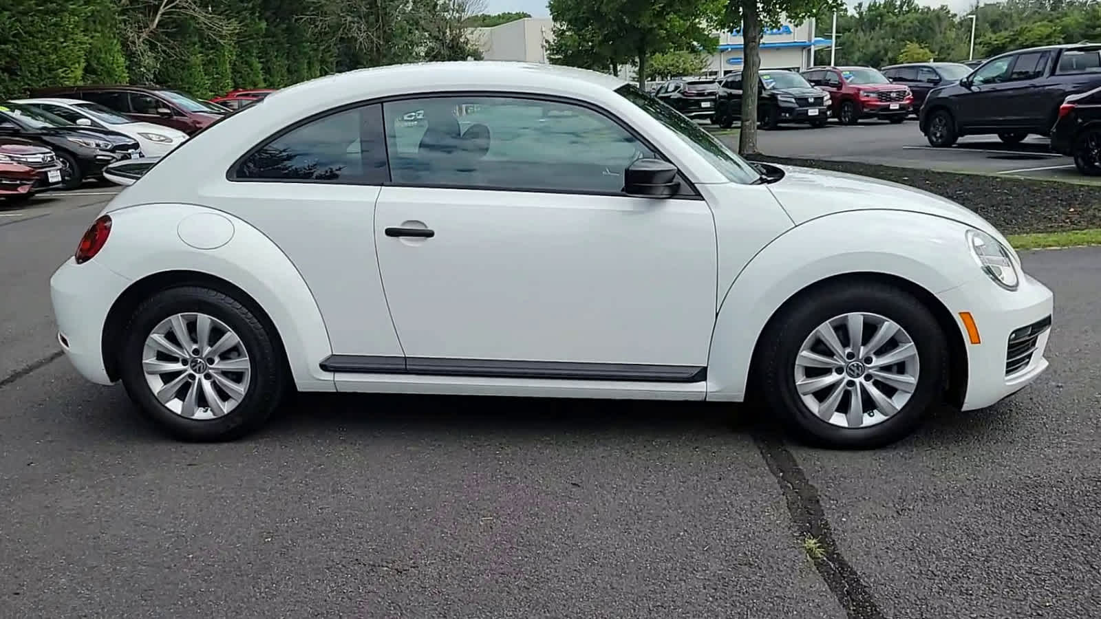 2017 Volkswagen Beetle S 9