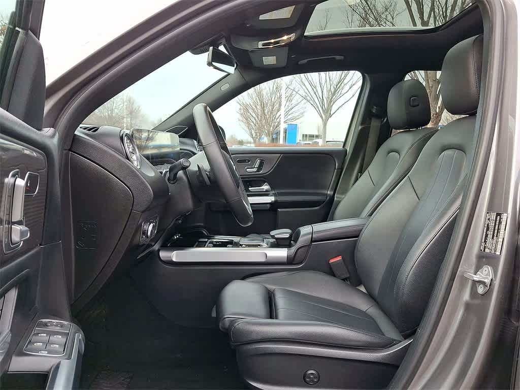 Thumbnail: 2021 Mercedes-Benz GLB - 11