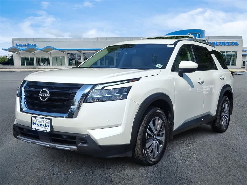 2023 Nissan Pathfinder SL Hero Image