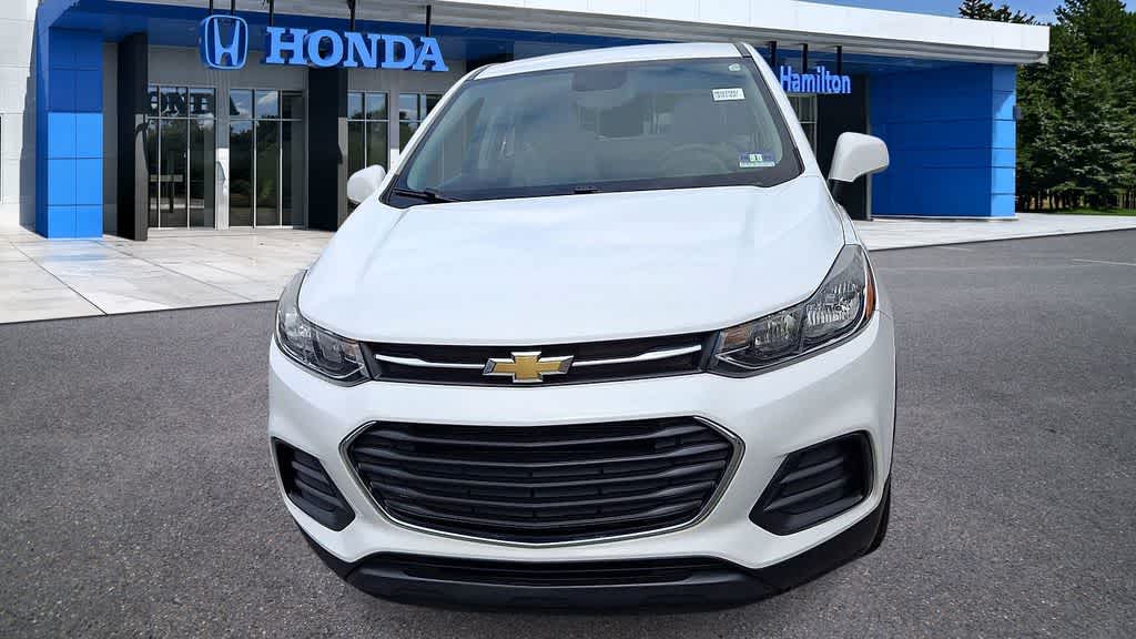 Thumbnail: 2017 Chevrolet Trax - 3